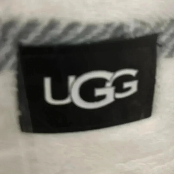 Ugg Keily Shower Curtain- Rare to find - Picture 6 of 8